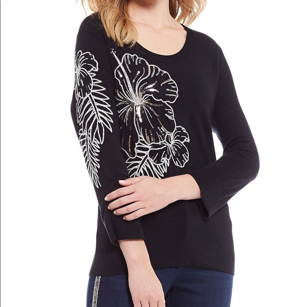 Tommy Bahama
Embellished Hibiscus Pullover